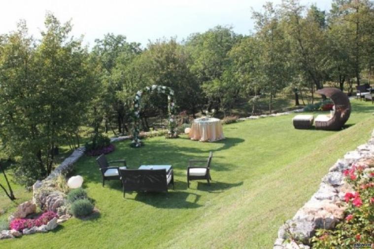 Allestimento del giardino per le cerimonie di matrimonio