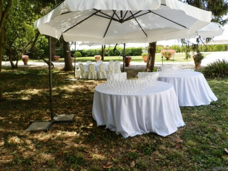 Buffet di matrimonio nel parco