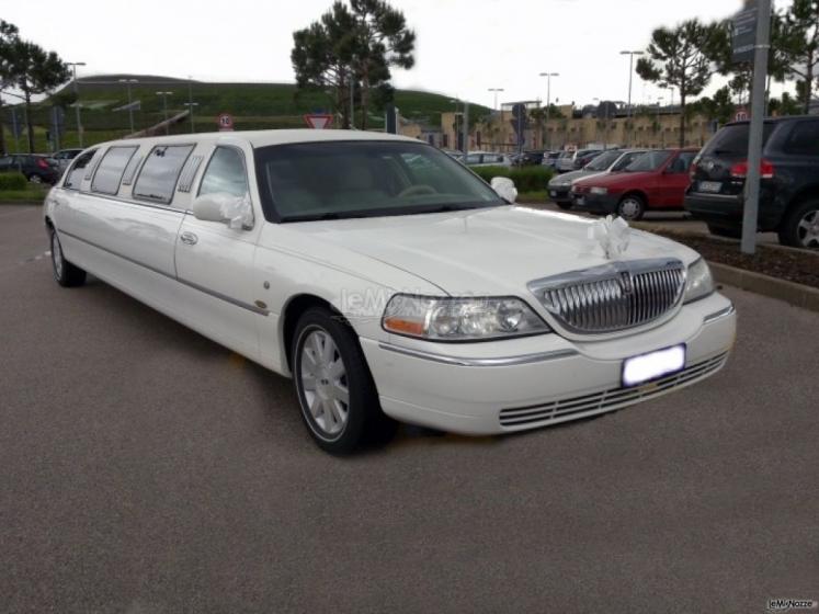 Limousine Crysler - Arena Travel