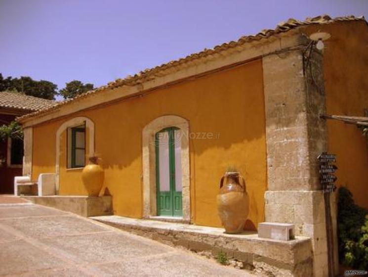 Esterno della Tenuta Roccadia a Carlentini (Siracusa)