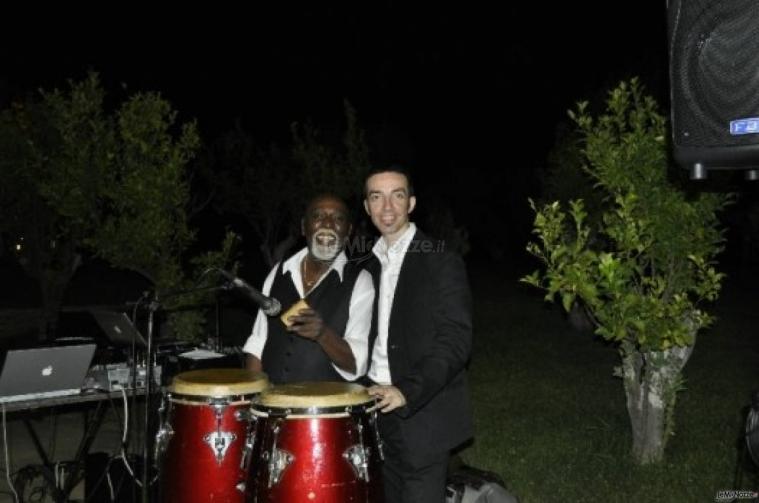 Vincenzo Sgaramella con il suo percussionista