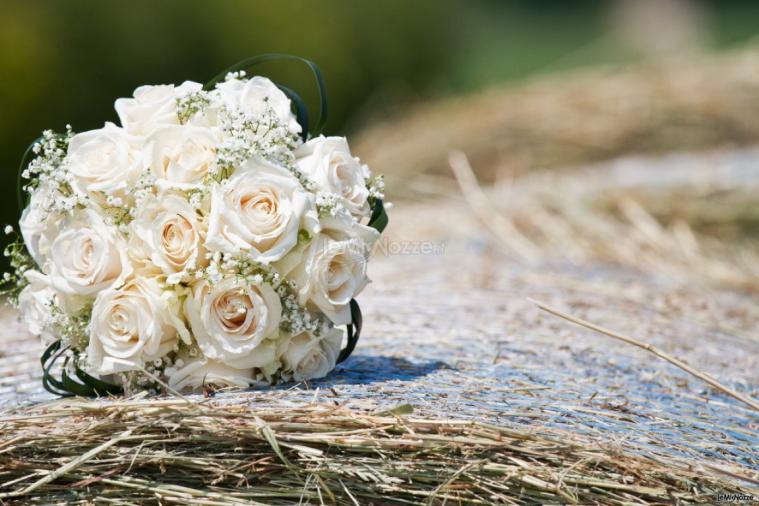 Bouquet rosa pastello e nebbiolina dallo stile country