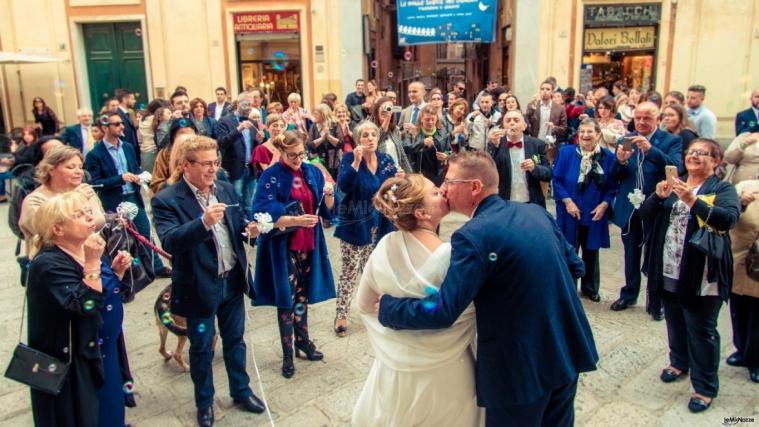 Emanuele Sorrentino PH - Il bacio all'uscita dalla chiesa