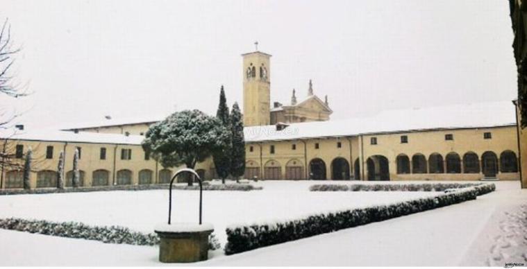 Esterno innevato del Ristorante Corte Benedettina