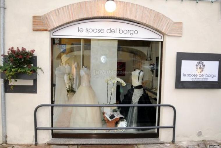 Abiti da sposa in bianco ed in nero per spose moderne e seducenti