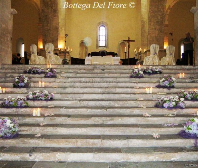 Fiori per la scalinata della chiesa