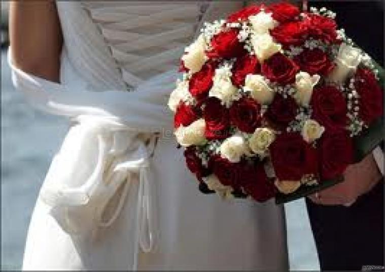 Bouquet rose rosse e bianche