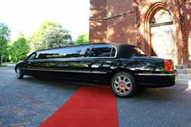 Limousine nera per le nozze