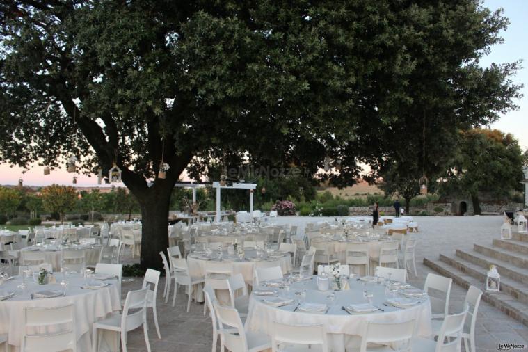 Masseria Torre di Nebbia -
Allestimento dei tavoli all'aperto