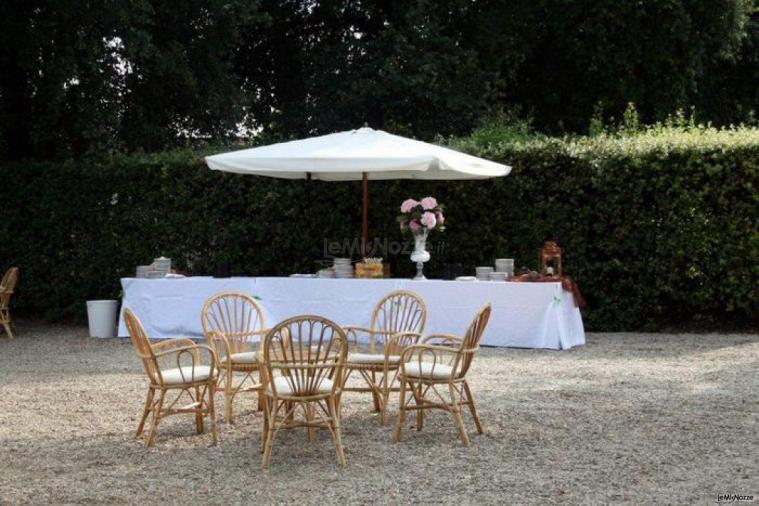 Buffet nuziale in giardino