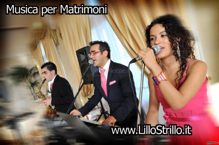 Lillo Strillo e MusicAllegra durante un'esibizione ad un matrimonio