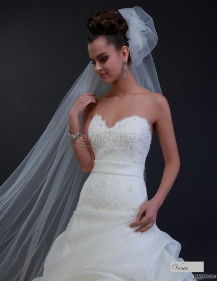 Abito da sposa con scollo a cuore