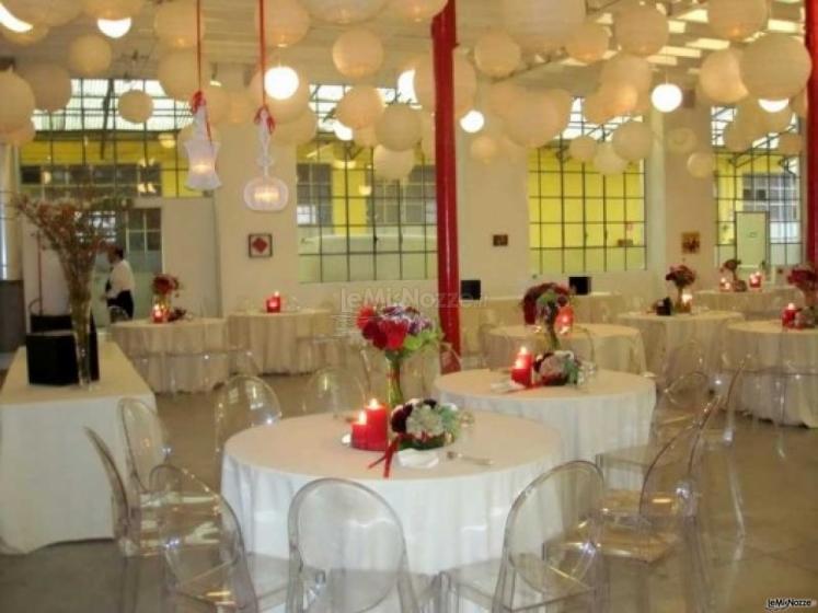 Allestimento tavoli per il matrimonio