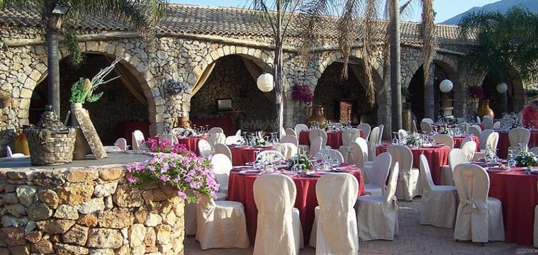 Mise en place in bianco e rosso