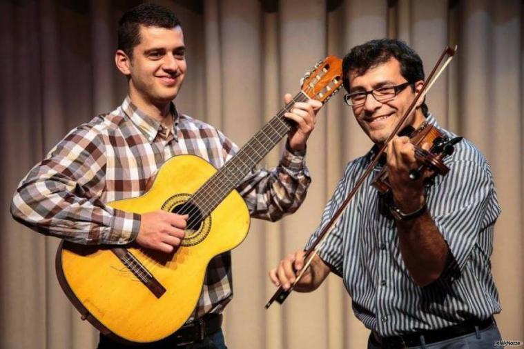 Aveo Toni Organista liturgico - Chitarra e violino