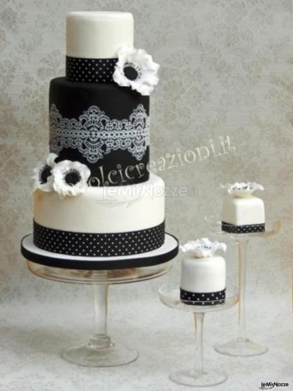 Weddin e mini cake black and white