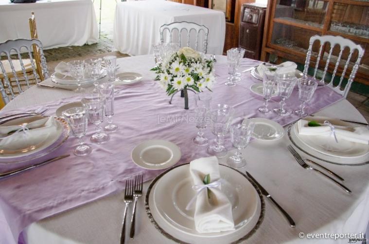 Mise en place lilla per il matrimonio