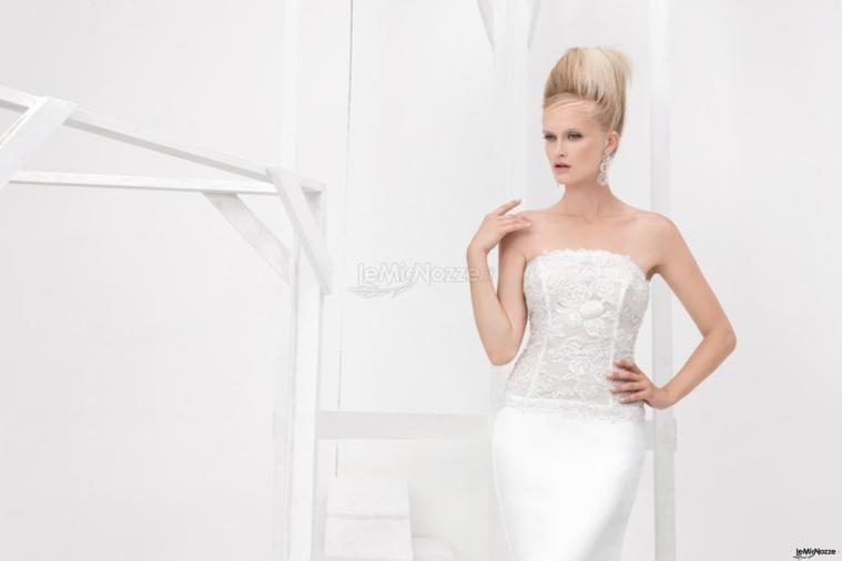 Vestito da sposa con corpetto ricamato