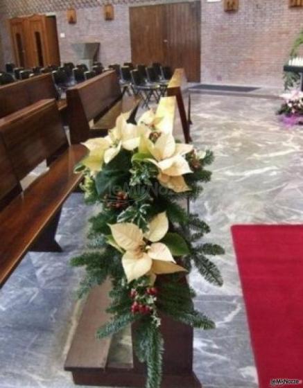 Stelle di natale per le decorazioni floreali in chiesa