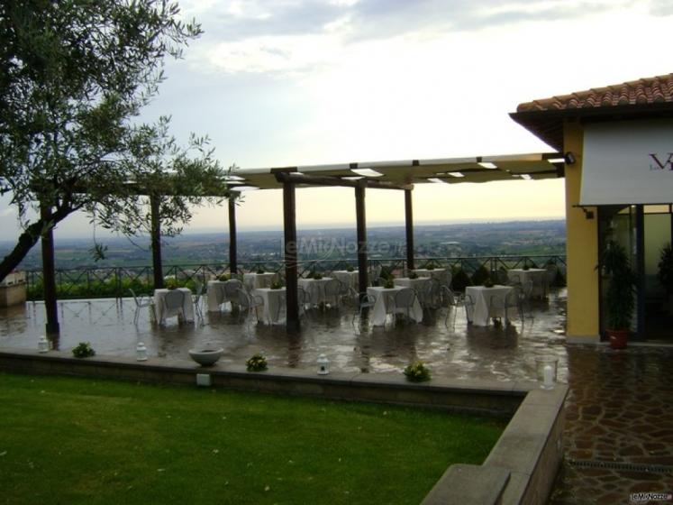 Terrazza esterna dove allestire il matrimonio - Agriturismo la Vite e gli Ulivi