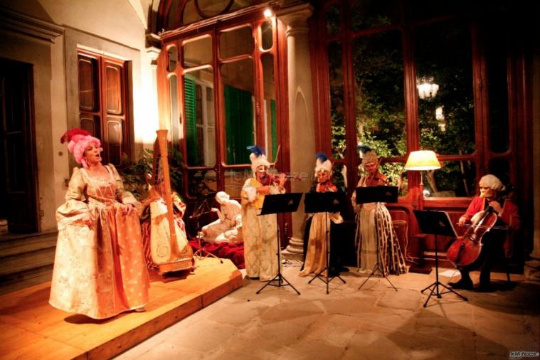 Concerto di musicisti in maschera