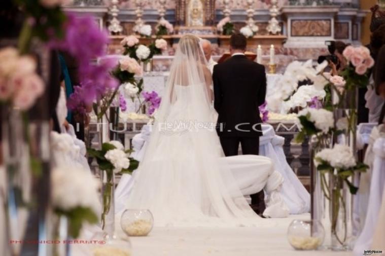 Verticalizzazione floreale per addobbo chiesa