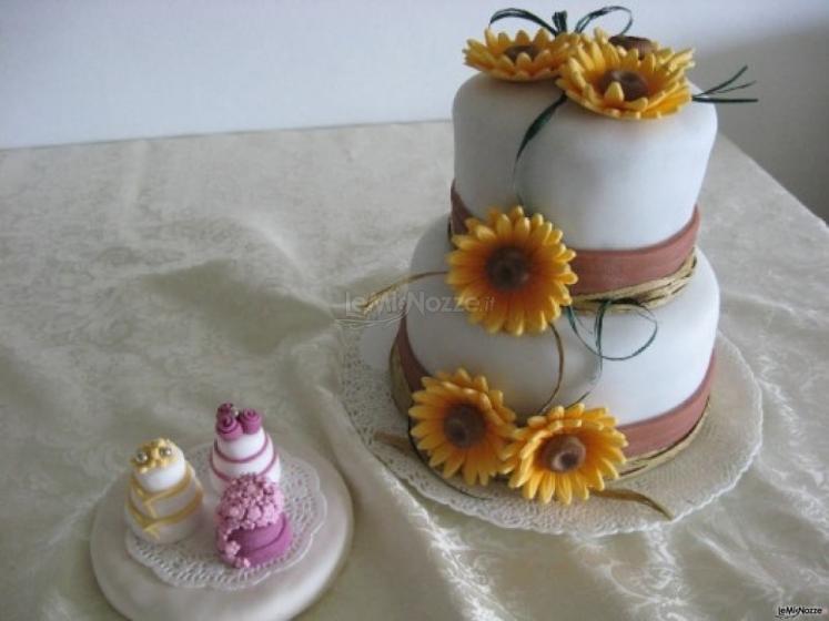 Torta con girasoli per il matrimonio