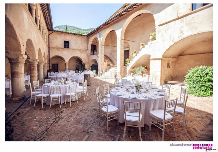 Allestimento chiostro dell'Abbazia San Pietro in Valle di giorno