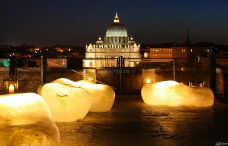 Allestimento con luci per il matrimonio