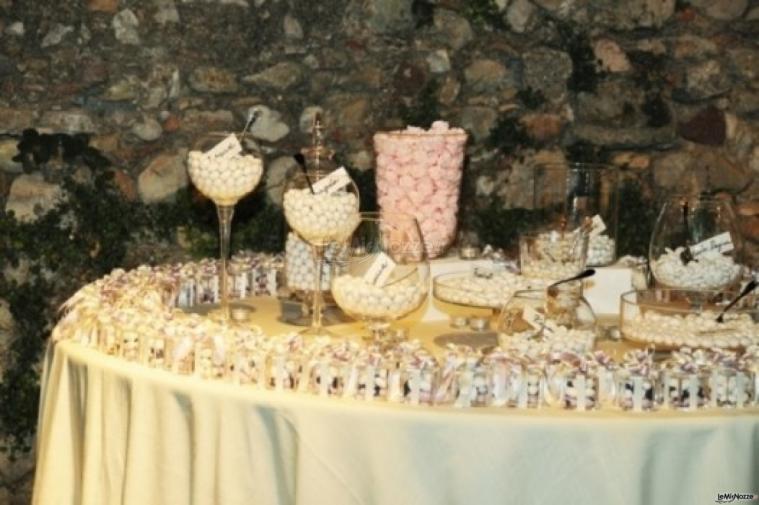 White table come coreografia di matrimonio