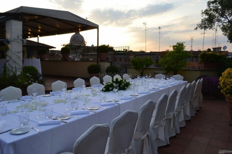 Hotel d'Inghilterra - Tavolata per il banchetto di matrimonio allestito in terrazza