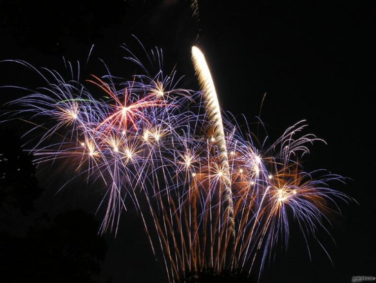 Fuochi d'artificio per la festa di matrimonio