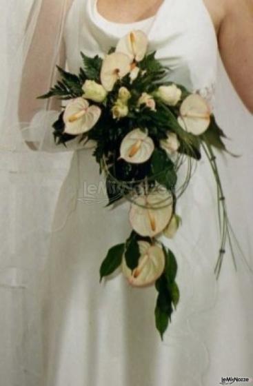 Bouquet a cascata per la sposa