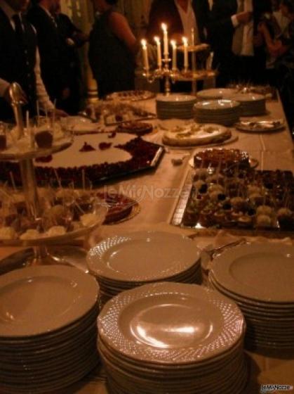 Buffet di dolci per il matrimonio