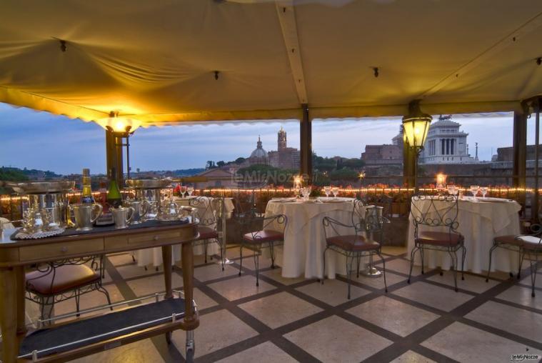 Ricevimento di matrimonio in terrazza con vista su Roma