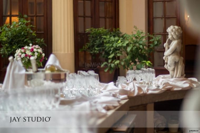 Cocktail per il matrimonio nel giardino dell'hotel