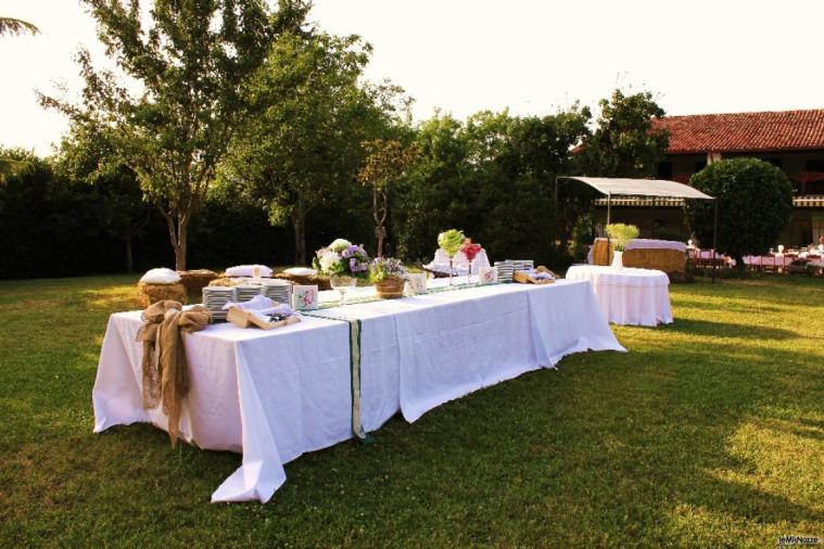 Buffet di nozze in giardino