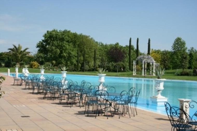 Ricevimento di matrimonio a bordo piscina