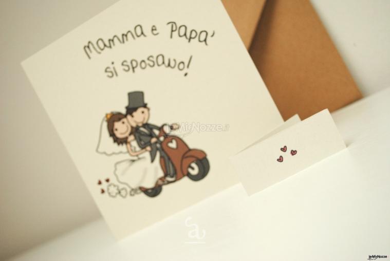 Grafica & Artigianato - Invito annunciato dai bimbi con gli sposi sulla Vespa