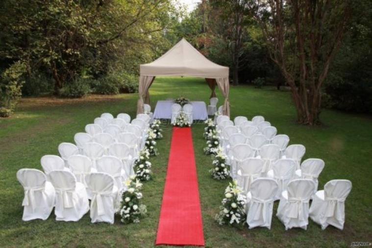 Foto della cerimonia di matrimonio in giardino