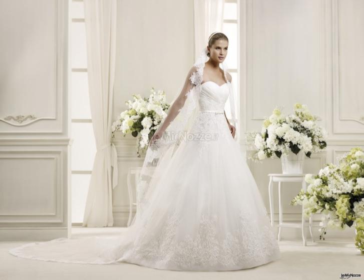 Vestito da sposa con velo ricamato - Linea Nicole