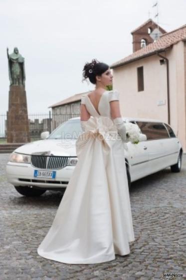 Vestito da sposa con annodatura sul retro