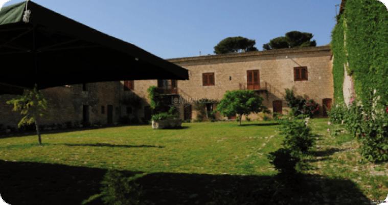 Esterno con parco dell'agriturismo per ricevimento di matrimonio Masseria Susafa