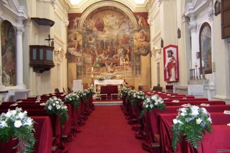 Allestimenti floreali in rosso per il matrimonio