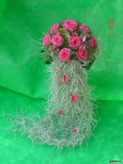 Bouquet della sposa di rose rosa