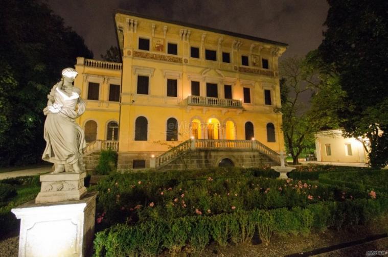 La villa di notte